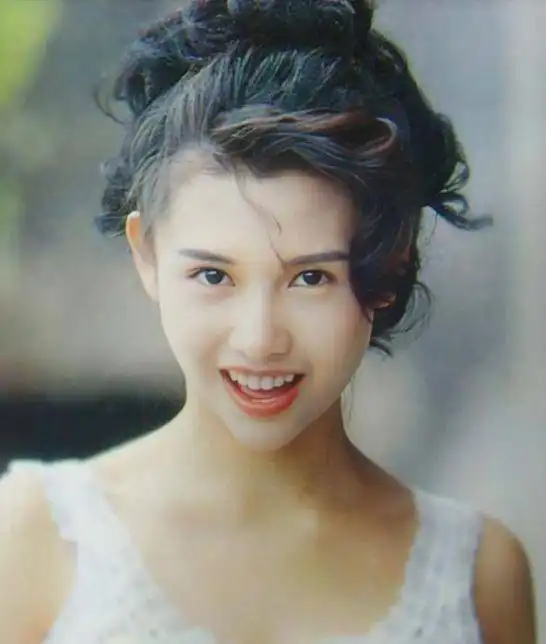 这些同龄女星都曾是绝世美人,有人整容后遗症像妖怪,有人美到老
