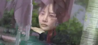 李小璐素颜现身,满面憔悴双眼浮肿,哥哥发文为她说话却遭群嘲

