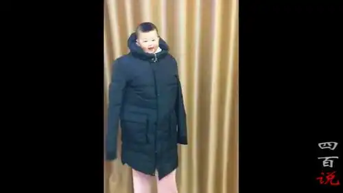 这小孩表情很到位,太好玩了
