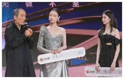 跳舞时似仙女下凡,演戏时挤眉斗眼像傻瓜,白白浪费天资,太可惜
