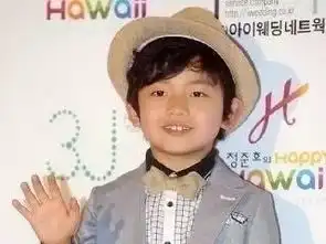 非常主播里的表情包小王子如今长这样了网友还好没有长残...
