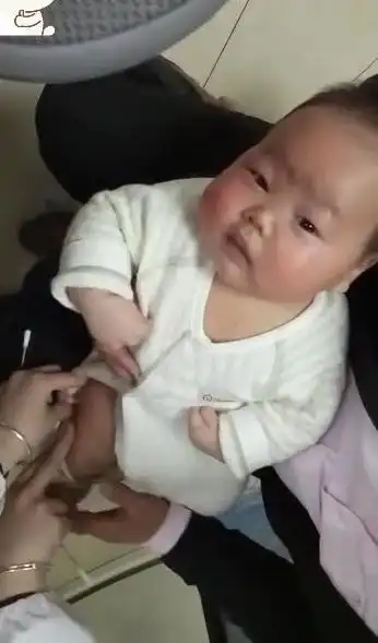 爱你呦,我家宝宝打预防的表情
