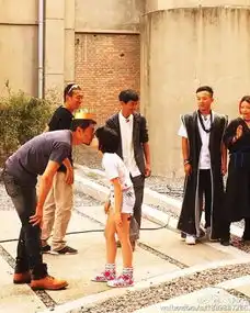 他曾是徐静蕾的初恋,天后背后的男人,年近50却带着小情人周游世界
