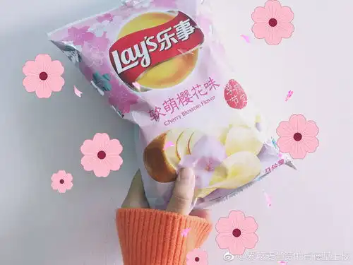 乐事薯片出软萌樱花味可口可乐出蜜桃款,2018最pink零食单来了
