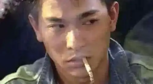 4种境界的抽烟刘德华烟灰不掉,王宝强的没5年烟龄学不会

