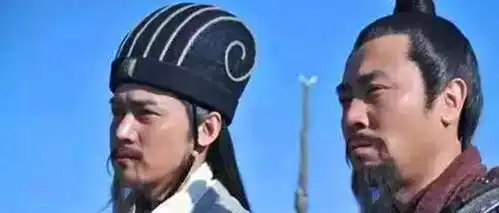 赵云和张苞的死,为什么诸葛亮一个只是痛哭,而另一个却吐血
