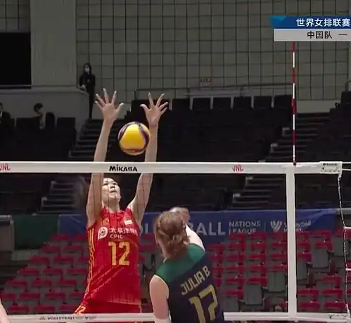 朱婷缺阵中国女排赚大了李盈莹轰26分变身王牌蔡斌首胜表情霸气
