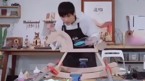 向佐亲手做木马送宝宝,张绍刚郭碧婷怀孕了郭爸表情耐人寻味
