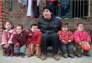 抖音张学友和几个孩子是什么梗张学友和几个孩子搞笑表情包下载
