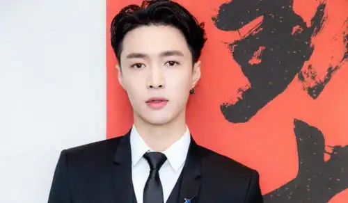 张艺兴加入国家话剧院,学业事业两不误,变身娱乐圈最卷的人
