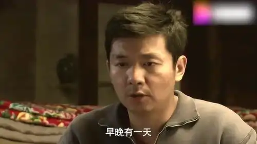 善良的养父为孩子们做好了书包,还供他们上学,孩子们都可高兴了
