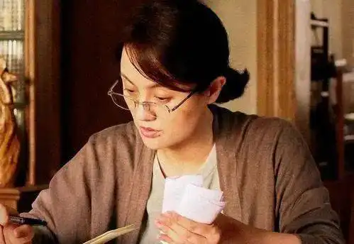 56岁离家出走阿姨现状曝光接奢侈品广告,登纽约时报,没有老公的生活太爽了