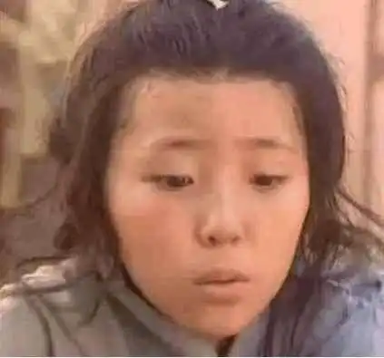 小李飞刀中女扮男装童星的,现虽退出了演艺圈却美出新高度

