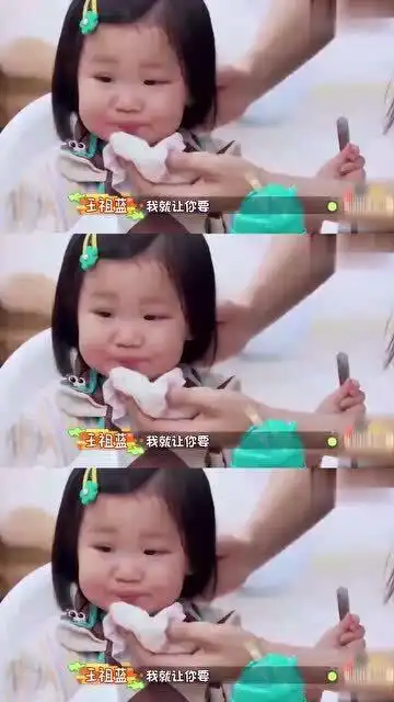 简直要被萌化了,王祖蓝女儿太甜了不小心吃咖喱辣出表情包
