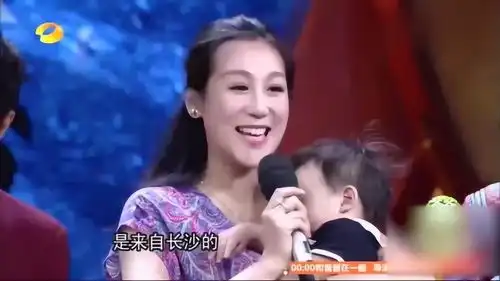 蒋丽莎用长沙话打招呼,女儿现学现用,小奶音简直太萌了
