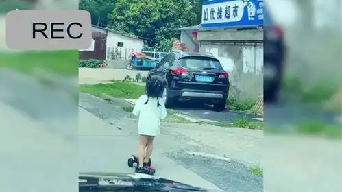 萌娃离家出走骑滑板车5公里下乡找奶奶,见爸爸找来加速前进
