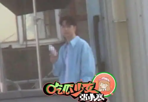 王一博衬衫造型少年感十足片场面无表情拍摄广告
