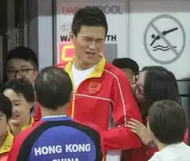 来韶乒乓球队在香港打着打着突然就做了一个动作你们

