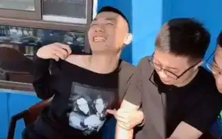 旭旭宝宝直播遇神级土豪,连刷1000个火箭,旭旭宝宝表情失控
