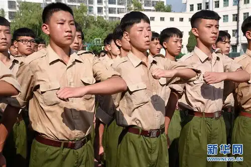 开学是一种什么体验他们的表情包给你答案
