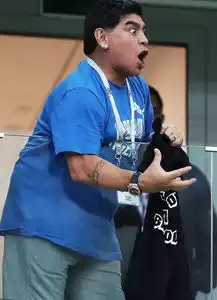 阿根廷门将乌龙助攻,马拉多纳气成表情包
