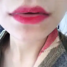为什么我的下嘴唇内侧上不了色如下图每次都是这样很烦恼
