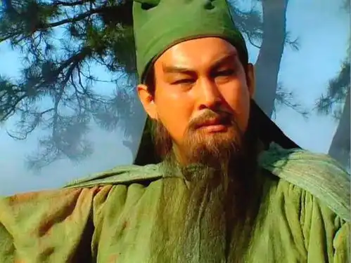 落魄还是贴地活关公陆树铭现身农村寿宴,唱歌跳舞没架子
