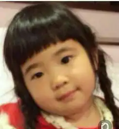 有谁知道这个微信表情小女孩叫什么名字,或者怎么搜索她的全部表情