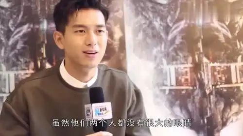 李现陈立农同框,看到同步表情后,网友这是什么宝藏组合
