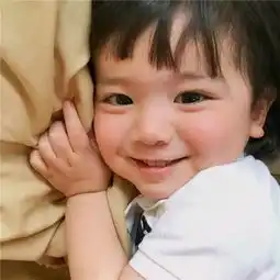 你长的这么好看,一定是个男孩子
