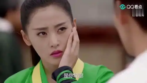 九王与太子妃被刺客追杀,侥幸从水路逃走,可九王伤势过重已昏迷
