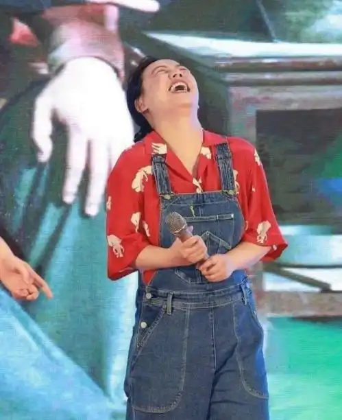 马思纯怎么胖成这样了,都快赶上贾玲了
