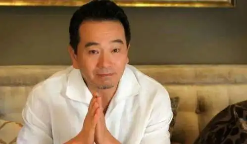 长得帅气又专情,宠圈外老婆20年,今试管生的儿子继承爸爸颜值
