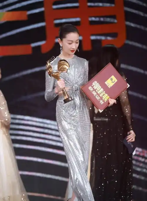 送你一朵小红花曝6位角色海报,谋女郎资源太好,与千玺有cp感吗
