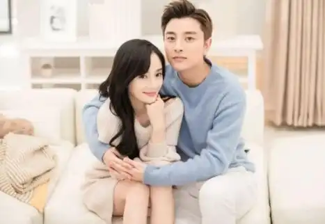 李小璐疑包养pgone买豪车,晒同款秀恩爱,贾乃亮不理会专攻事业
