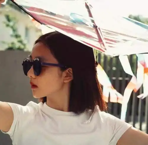黄多多真是从小美到大罕见婴儿照皱眉表情呆萌,小肉脸又白又嫩
