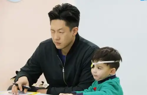 凌潇肃唐一菲夫妇带娃分歧大,幼儿园被惩罚苦出表情包
