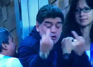 马拉多纳中指是庆祝阿根廷出线马拉多纳表情包汇总
