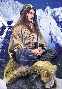 小罗伯特唐尼扮大侠表情搞怪欲约会旧爱
