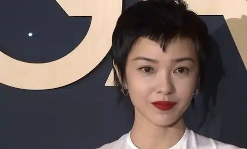 2022开年红毯张雨绮变脸认不出,吴谨言好怪,郭采洁收了神通吧
