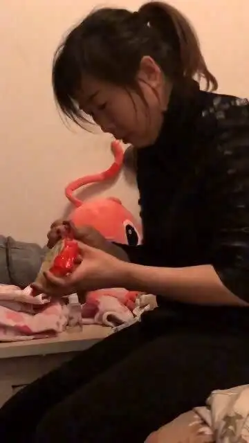 为了整我妈特意买的榴莲饼,看老妈这小表情,新一代表情包诞生了啊
