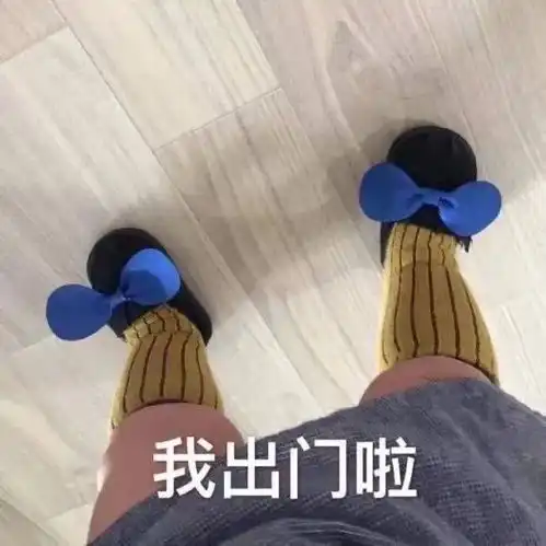 表情包对你微笑纯属礼貌3.13
