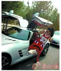 消防员炫富引质疑开保时捷
