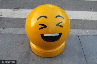 太萌拦车石变表情包民众拍照留念
