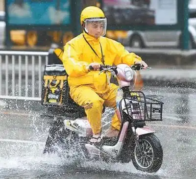 放下生意陪着民警破案让外卖小哥如此操心的是这么一件事
