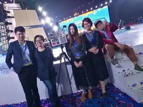 5月5日有这么多人在青浦吾悦亲眼看到杨坤踩烟头
