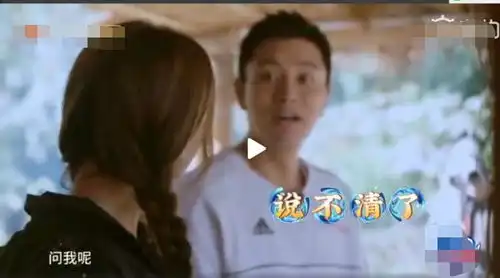 王源杨超越莴笋之争互不相让,有谁注意到一旁贾乃亮的表情
