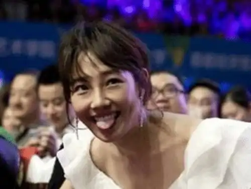 白百何被调侃女版陈冠希看到这一动作,就知道原因了
