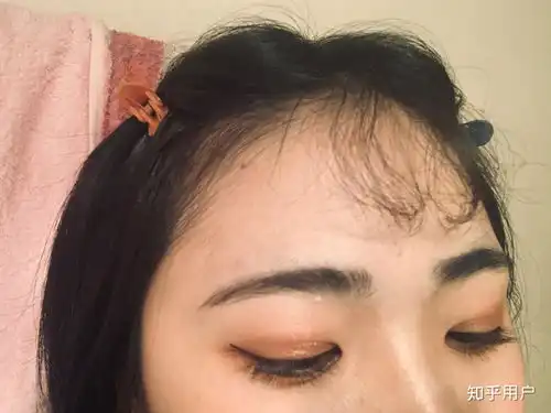 有没有双眼皮大眼睛高鼻梁薄嘴唇还很丑的女生
