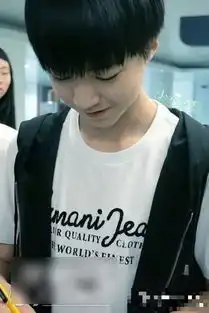 李易峰晒自拍自嘲神经病华晨宇pk鹿晗谁最呆萌
